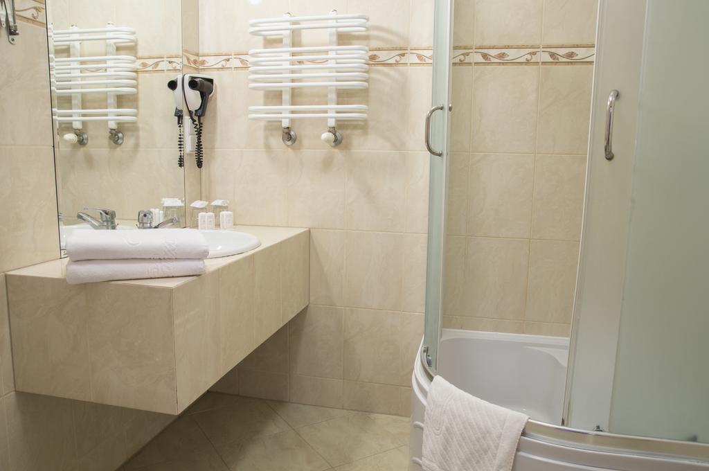 Hotel Mazurski Dworek Mikołajki Phòng bức ảnh